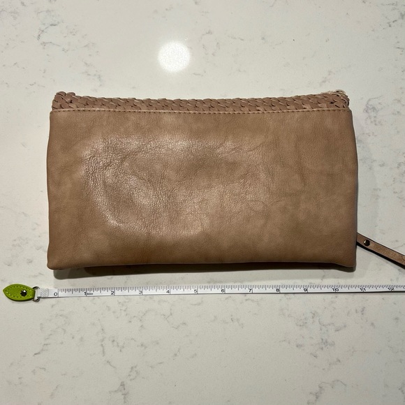 Urban Expressions beige woven convertible clutch/shoulder bag - Picture 4 of 6